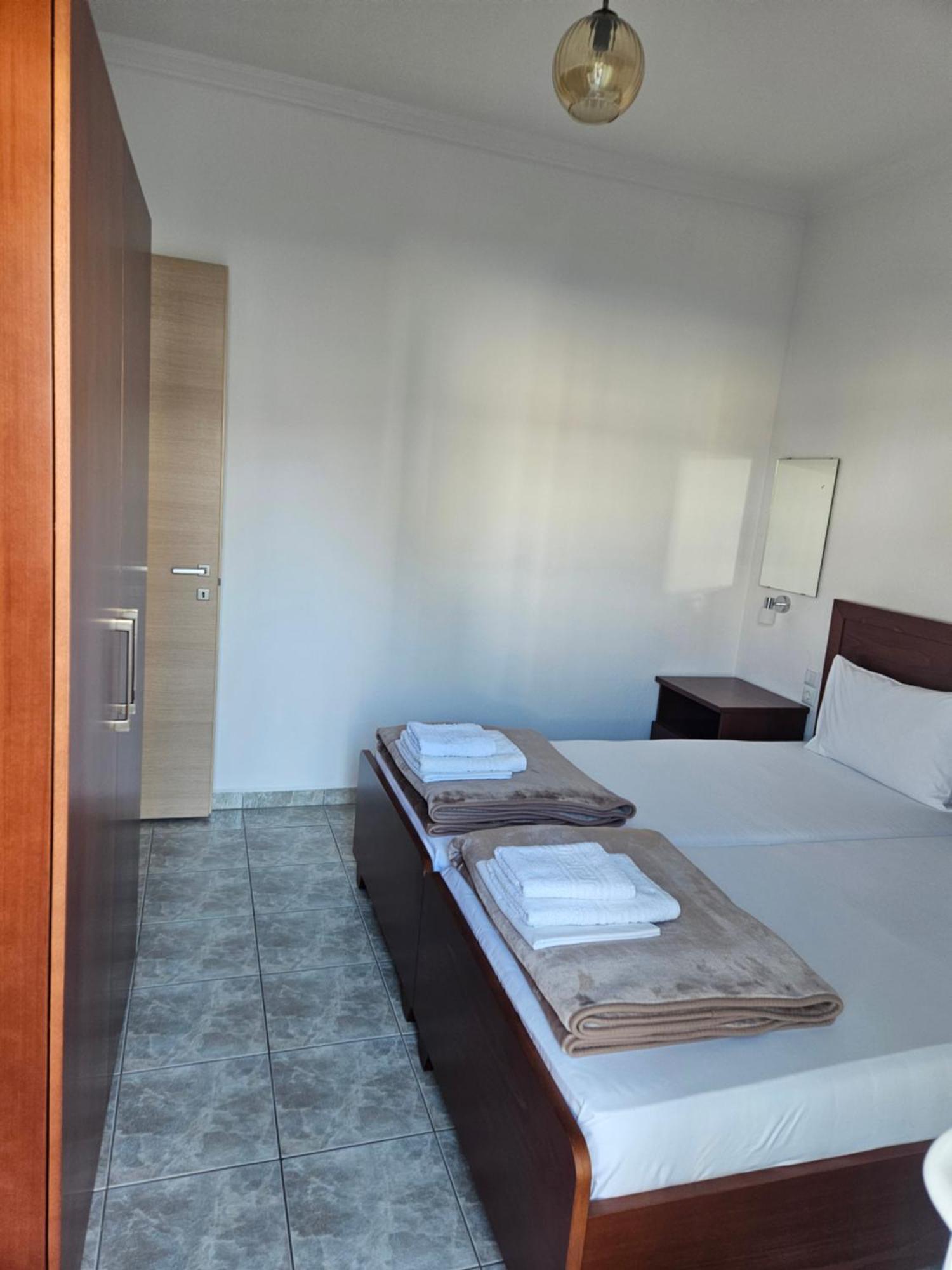 Leonidas Apartments Néa Péramos Δωμάτιο φωτογραφία
