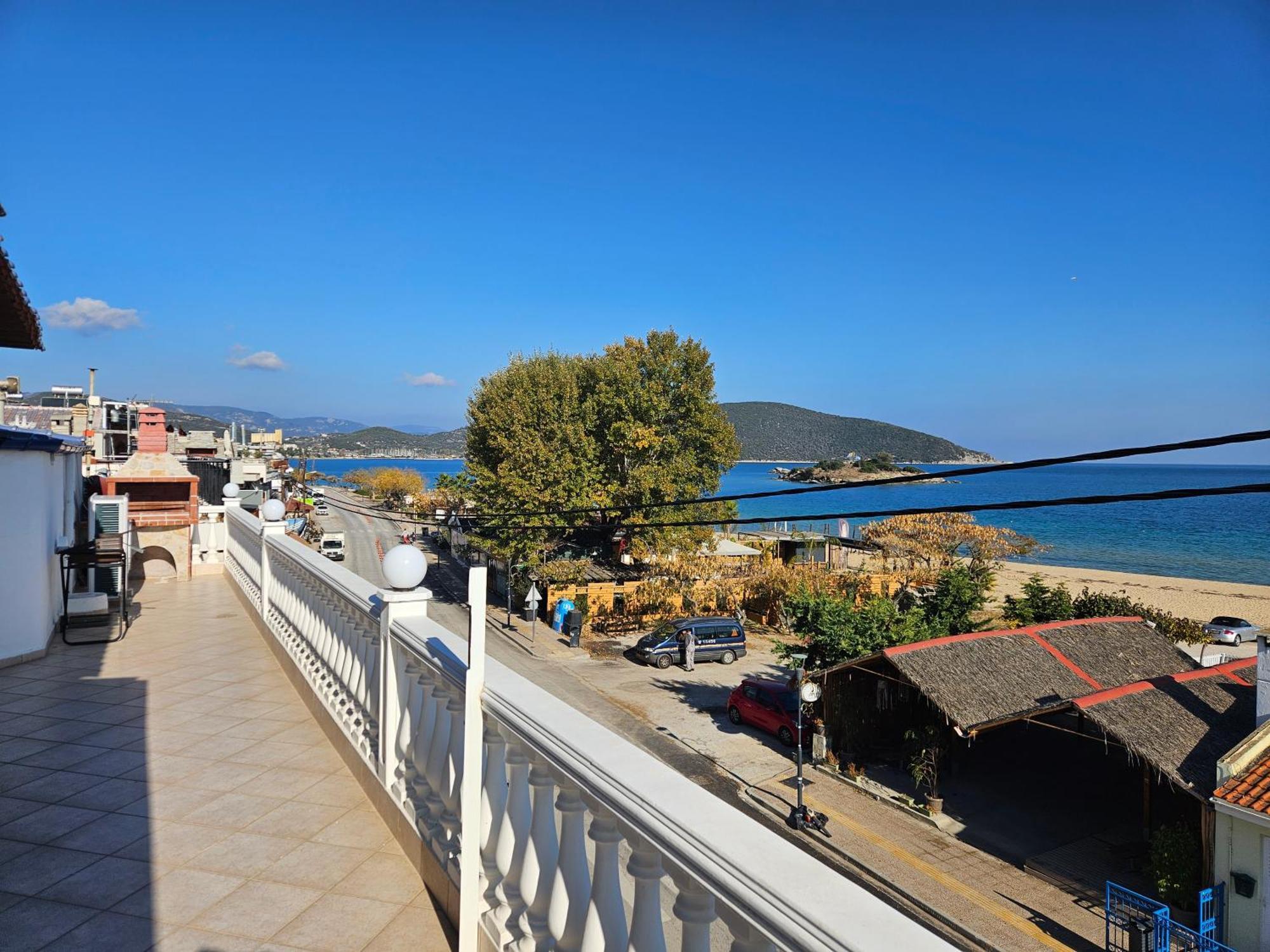 Leonidas Apartments Néa Péramos Εξωτερικό φωτογραφία