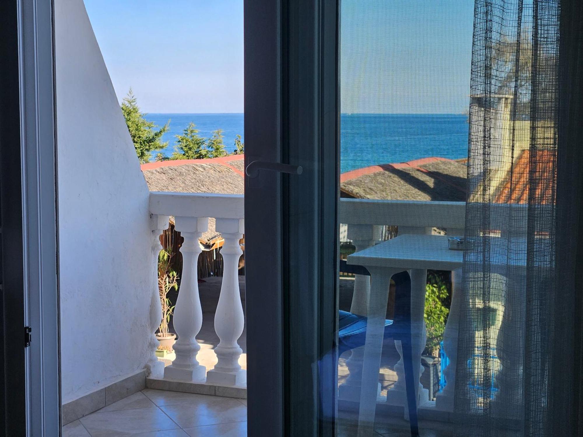 Leonidas Apartments Néa Péramos Εξωτερικό φωτογραφία