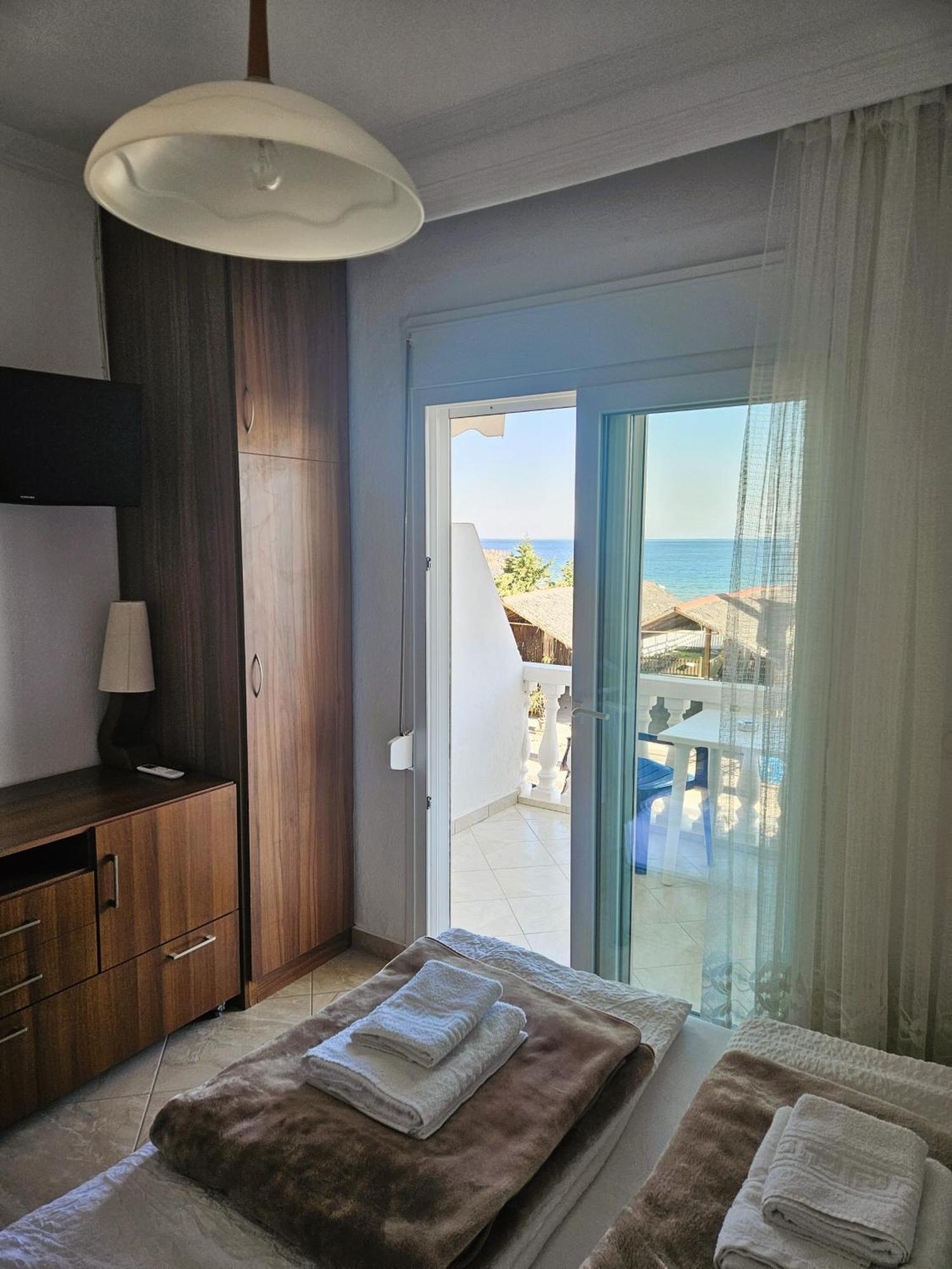 Leonidas Apartments Néa Péramos Εξωτερικό φωτογραφία