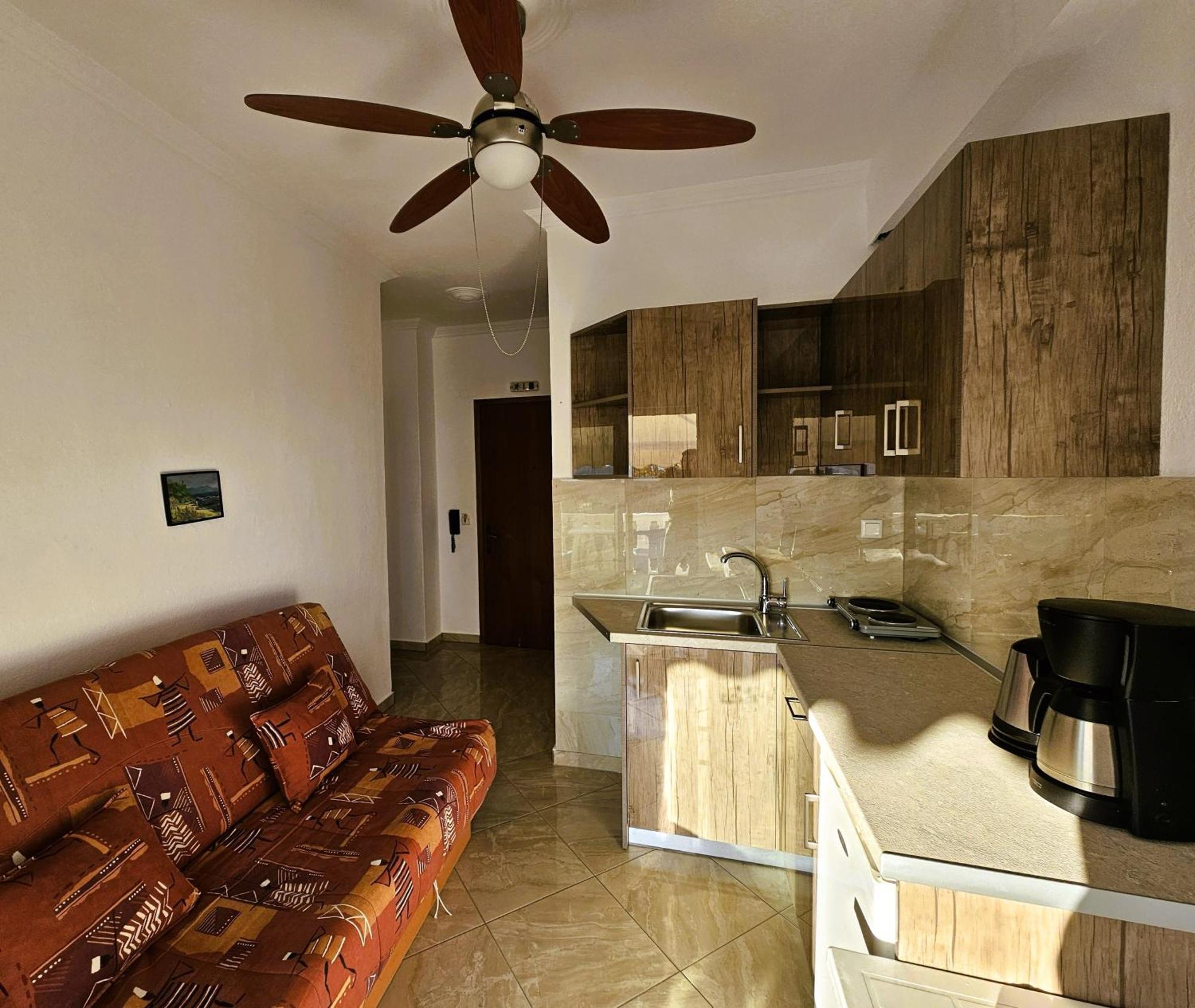 Leonidas Apartments Néa Péramos Εξωτερικό φωτογραφία
